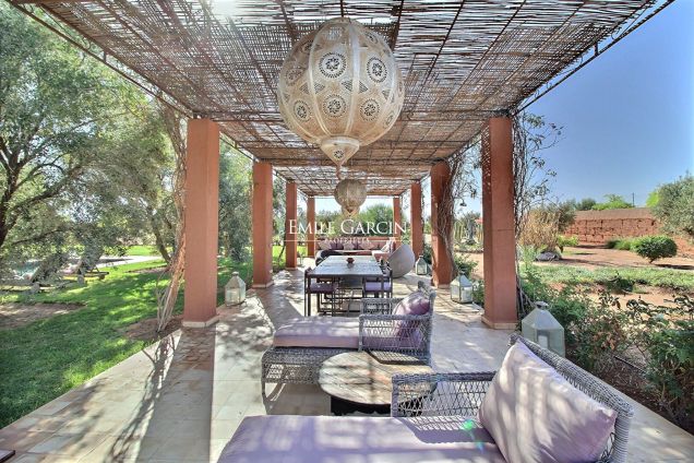 À vendre propriété contemporaine sur la route d'Amizmiz à Marrakech - Emile Garcin Maroc - Image 13