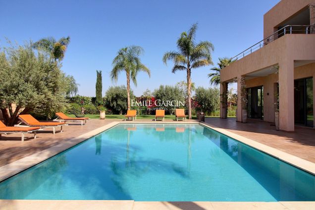 Jolie propriété contemporaine à louer à 20 minutes de Marrakech dans un domaine privé et sécurisé - Emile Garcin Maroc - Image 1