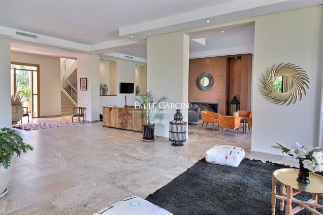 Jolie propriété contemporaine à louer à 20 minutes de Marrakech dans un domaine privé et sécurisé - Emile Garcin Maroc - Image 2