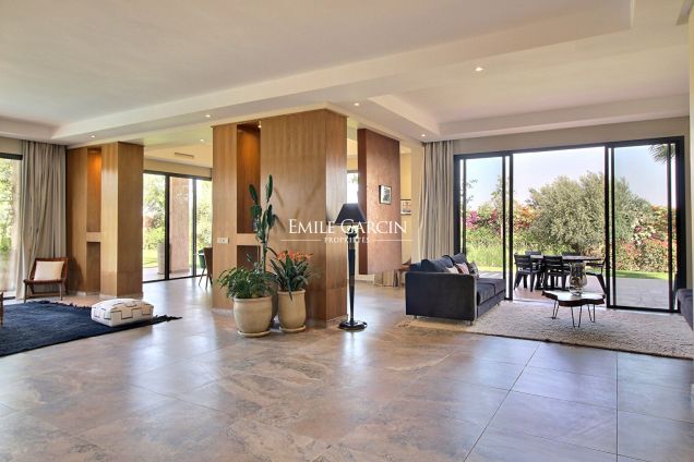 Jolie propriété contemporaine à louer à 20 minutes de Marrakech dans un domaine privé et sécurisé - Emile Garcin Maroc - Image 3
