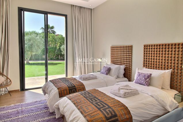 Jolie propriété contemporaine à louer à 20 minutes de Marrakech dans un domaine privé et sécurisé - Emile Garcin Maroc - Image 7