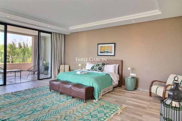 Jolie propriété contemporaine à louer à 20 minutes de Marrakech dans un domaine privé et sécurisé - Emile Garcin Maroc - Image 9