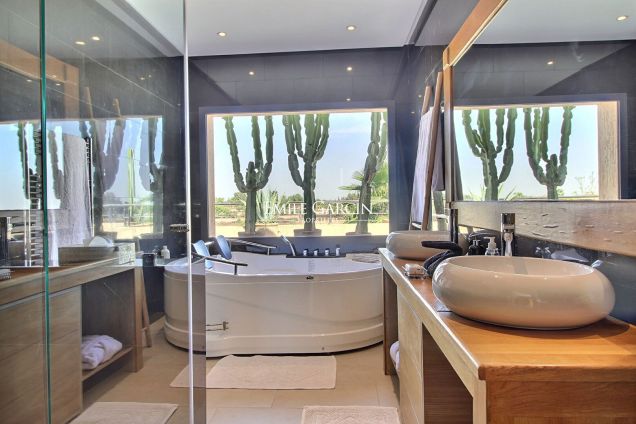 Jolie propriété contemporaine à louer à 20 minutes de Marrakech dans un domaine privé et sécurisé - Emile Garcin Maroc - Image 10