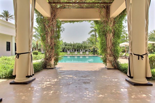 Propriété à louer dans un domaine privé à Bab Atlas à Marrakech - Emile Garcin Maroc - Image 9