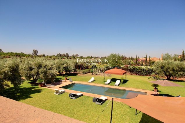 À louer belle propriété contemporaine sur la route d'Asni à Marrakech - Emile Garcin Maroc - Image 11