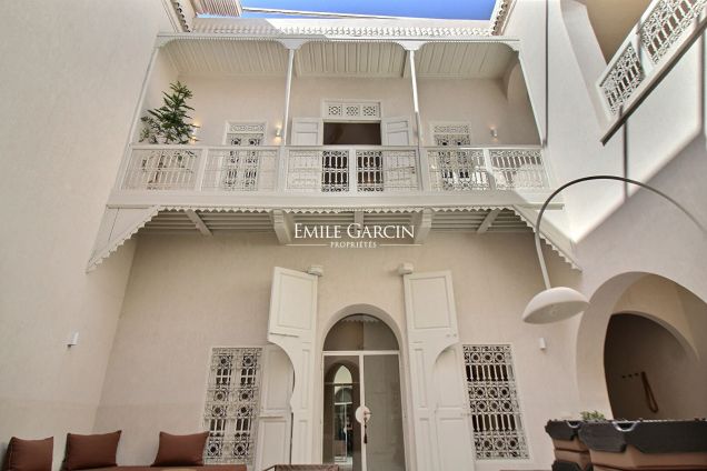 À vendre riad d'exception au quartier Riad Laarouss à Marrakech - Emile Garcin Maroc - Image 1