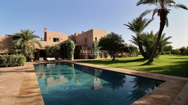 Superbe maison à vendre dans un domaine privé à Marrakech - Emile Garcin Maroc - Image 1