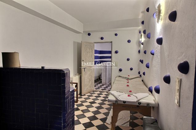 À vendre Riad d'exception idéalement situé dans le quartier de Sidi Mimoune à Marrakech - Emile Garcin Maroc - Image 11