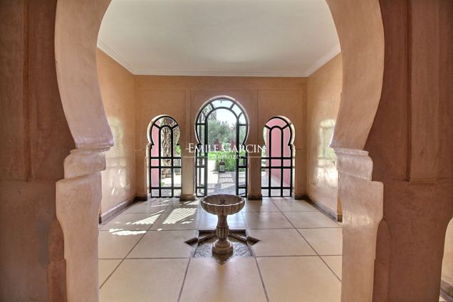 À vendre villa dans le triangle d'or de la palmeraie à Marrakech - Emile Garcin Maroc - Image 11