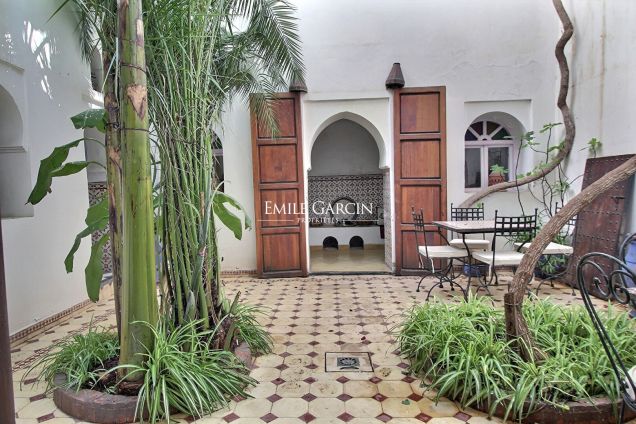 À vendre riad dans le quartier Sidi Benslimane à Marrakech - Emile Garcin Maroc - Image 2