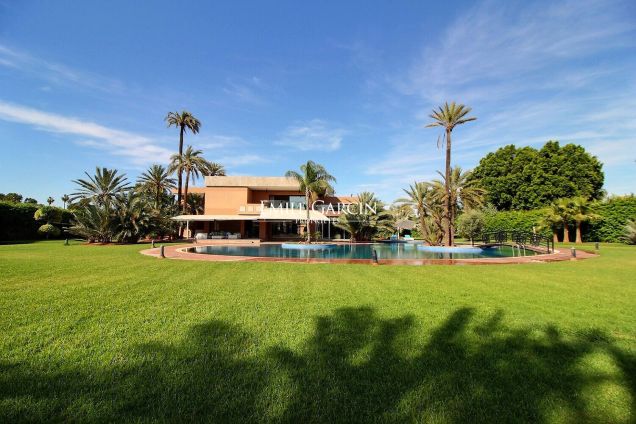 Propriété à vendre au coeur de la Palmeraie à Marrakech - Emile Garcin Maroc - Image 1