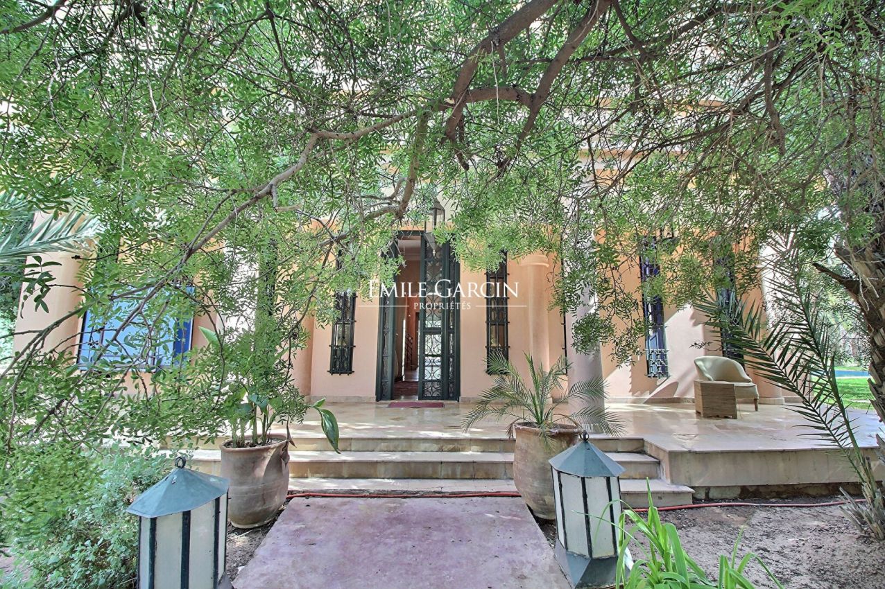 Propriété à vendre, réalisée par l'architecte Bill Willis en plein coeur de la Palmeraie à Marrakech. - Emile Garcin Maroc - Image 9