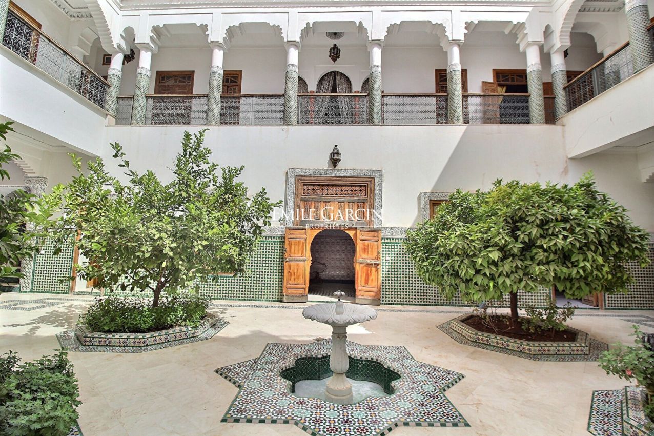 Riad exceptionnel à vendre dans le quartier de Bab Doukkala à Marrakech - Emile Garcin Maroc - Image 1