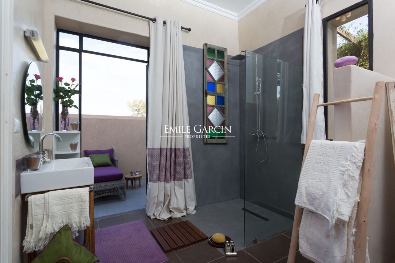 À vendre propriété contemporaine sur la route d'Amizmiz à Marrakech - Emile Garcin Maroc - Image 9