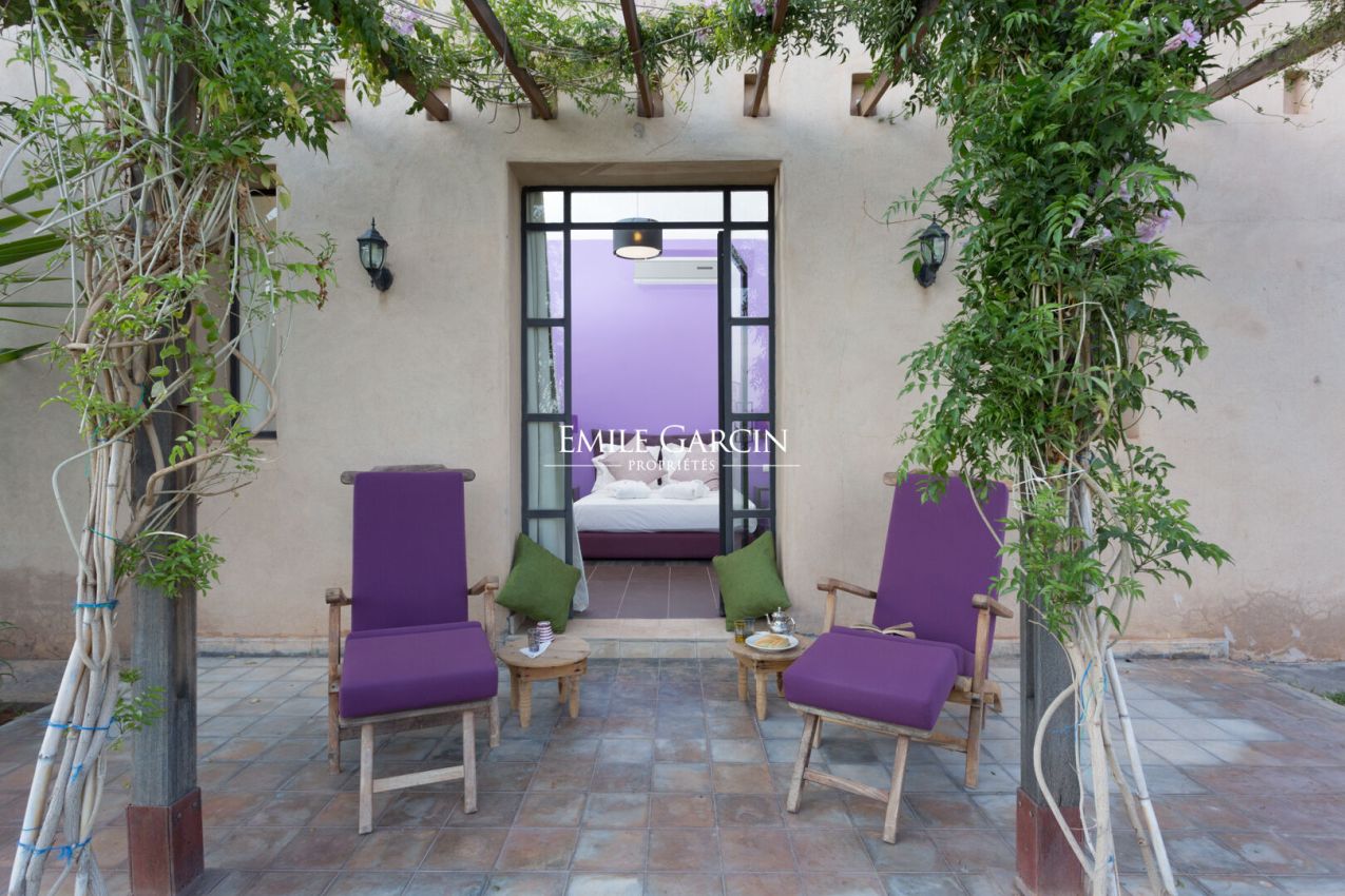 À vendre propriété contemporaine sur la route d'Amizmiz à Marrakech - Emile Garcin Maroc - Image 10