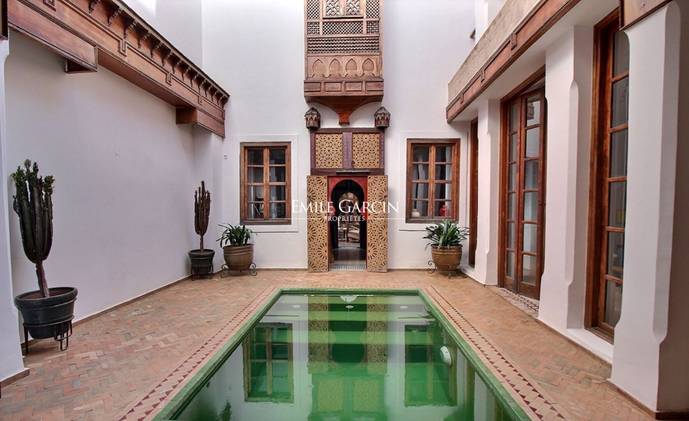 À vendre Riad d'exception au quartier Dar El Bacha à Marrakech - Emile Garcin Maroc - Image 1