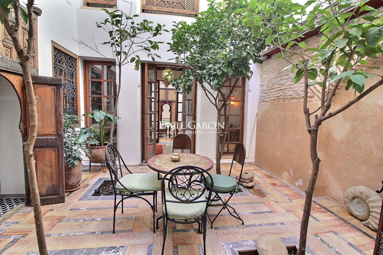 À vendre Riad d'exception au quartier Dar El Bacha à Marrakech - Emile Garcin Maroc - Image 11